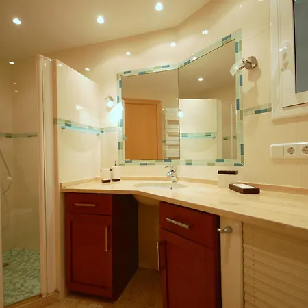 Apartment Lets Holidays Sea Views & Pool In Sa Gabarra *