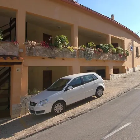 Apartment Lets Holidays Sea Views & Pool In Sa Gabarra *